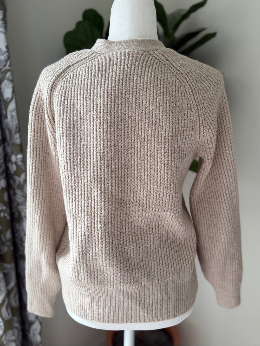 Amazon Essentials Beige Ribbed V-Neck Button Cardigan - Picture 3 of 6